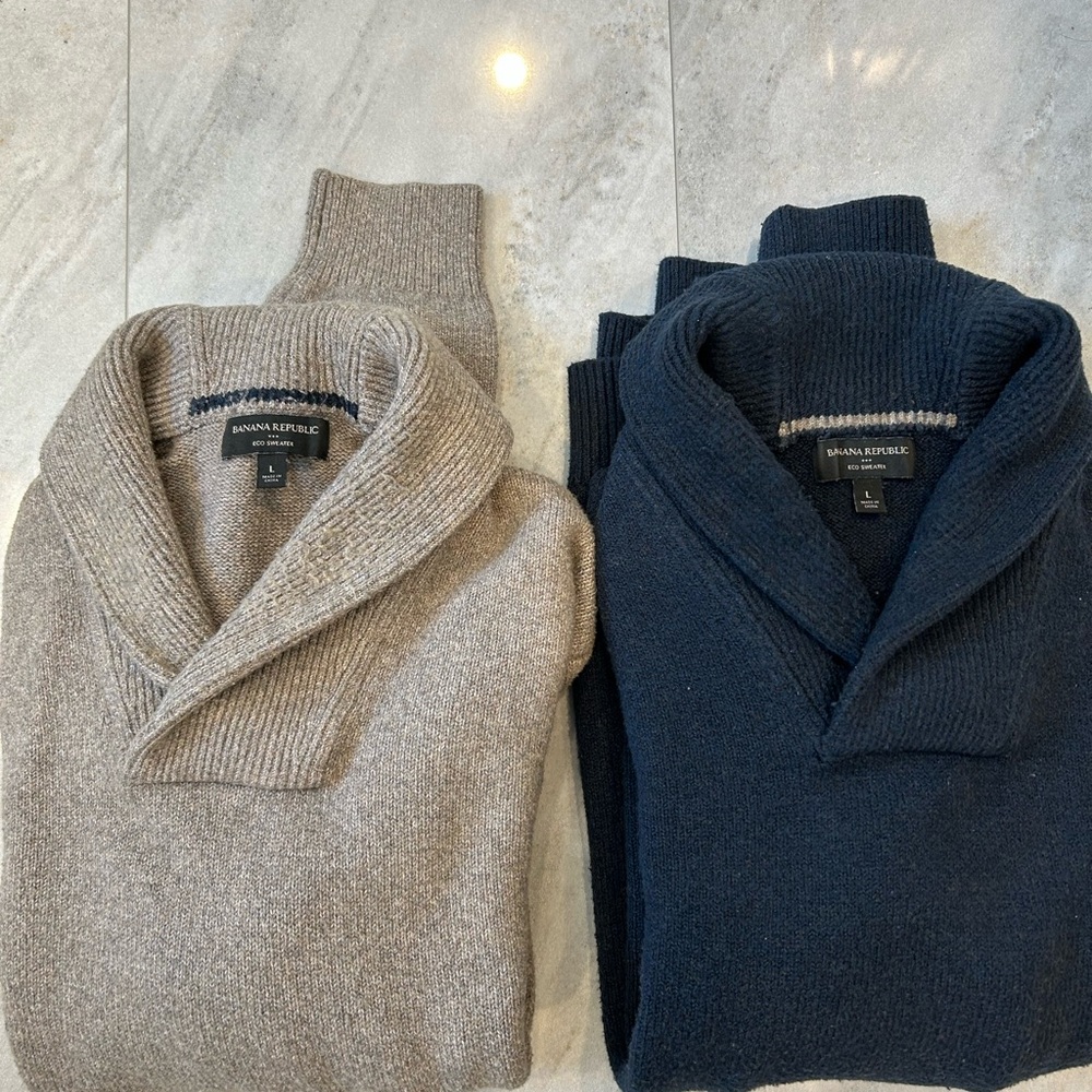 Banana Republic Men's Sweater - Beige and Navy